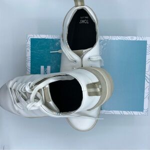 TOMS White and Tan Women's Sneakers